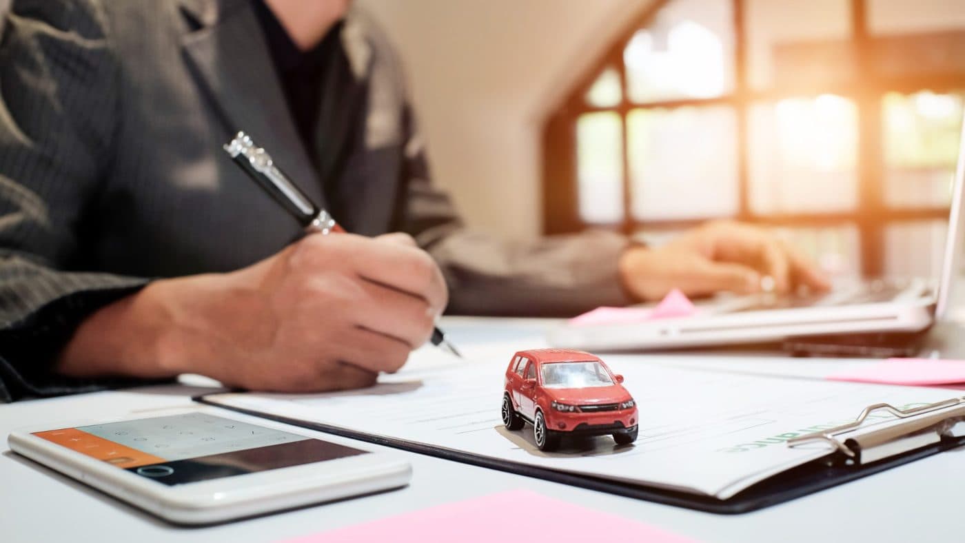 Auton myynti liikkeeseen vai yksityiselle – miten saada autosta paras mahdollinen hinta?